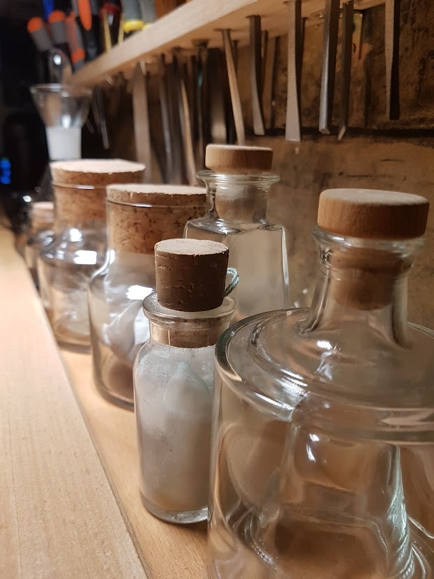 Labo glas voor lijmen en andere producten in te bewaren